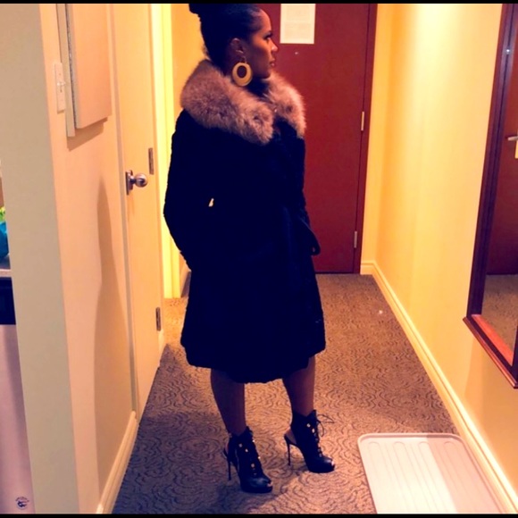 Keska Black Fur Coat - Picture 2 of 11